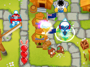 0-1-2 Ice Monkey re-freezing a Golden Bloon after the Golden Bloon attempts to move forwards