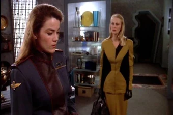 Claudia Christian Babylon 5 Commadore Susan Ivanova 4x6 photo