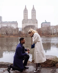 Romeo proposing to Caroline.