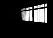 Image of the pitch black hallway variation similar to Level 6.