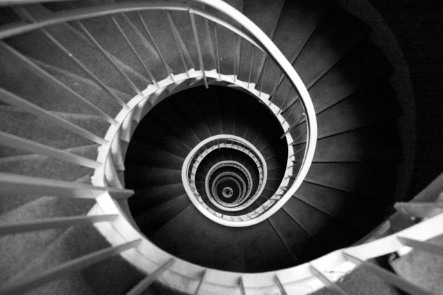 Niveau 54 : "Escalier de Spirales" | Wiki Backrooms | Fandom