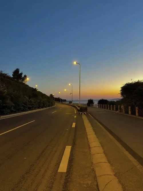 凌晨公路
