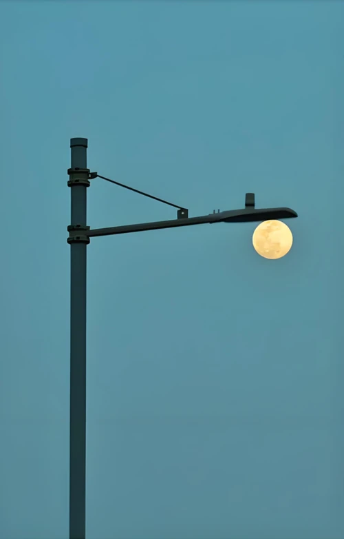 路灯与月
