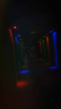 Fotografía del pasillo RGB.