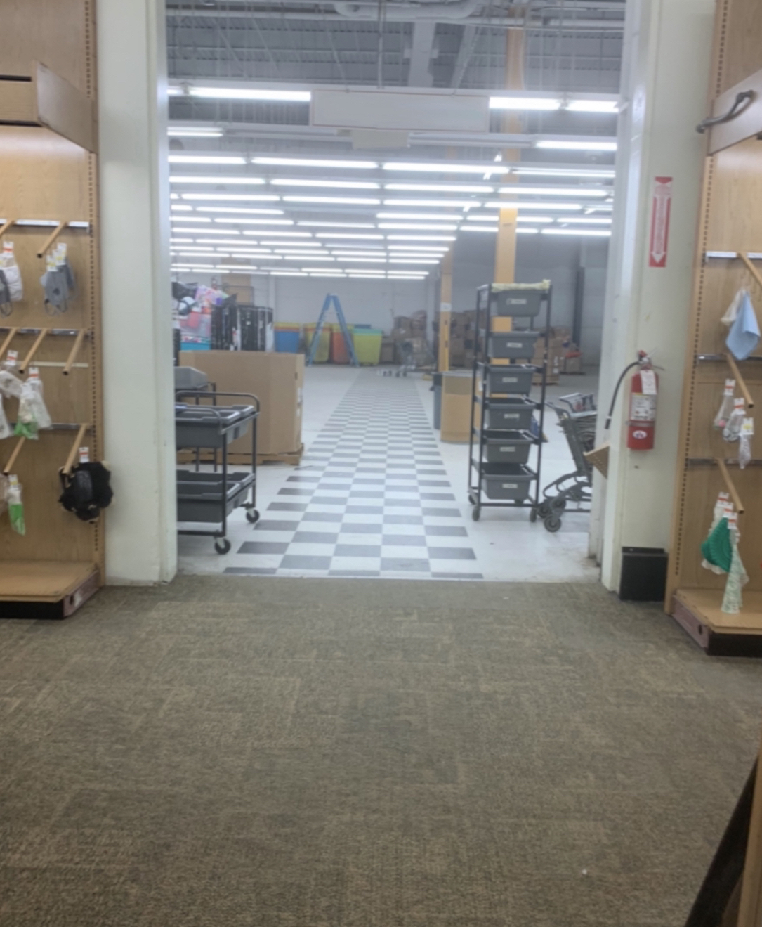 I noclipped into the backrooms, but I don't think I'm in level 0 What do  I do? : r/backrooms
