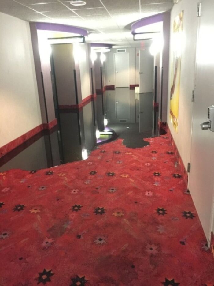 im trapped in a Random backrooms level. Help me please. For some odd reason  theres a random sign that says backrooms i dont know why though. : r/ backrooms