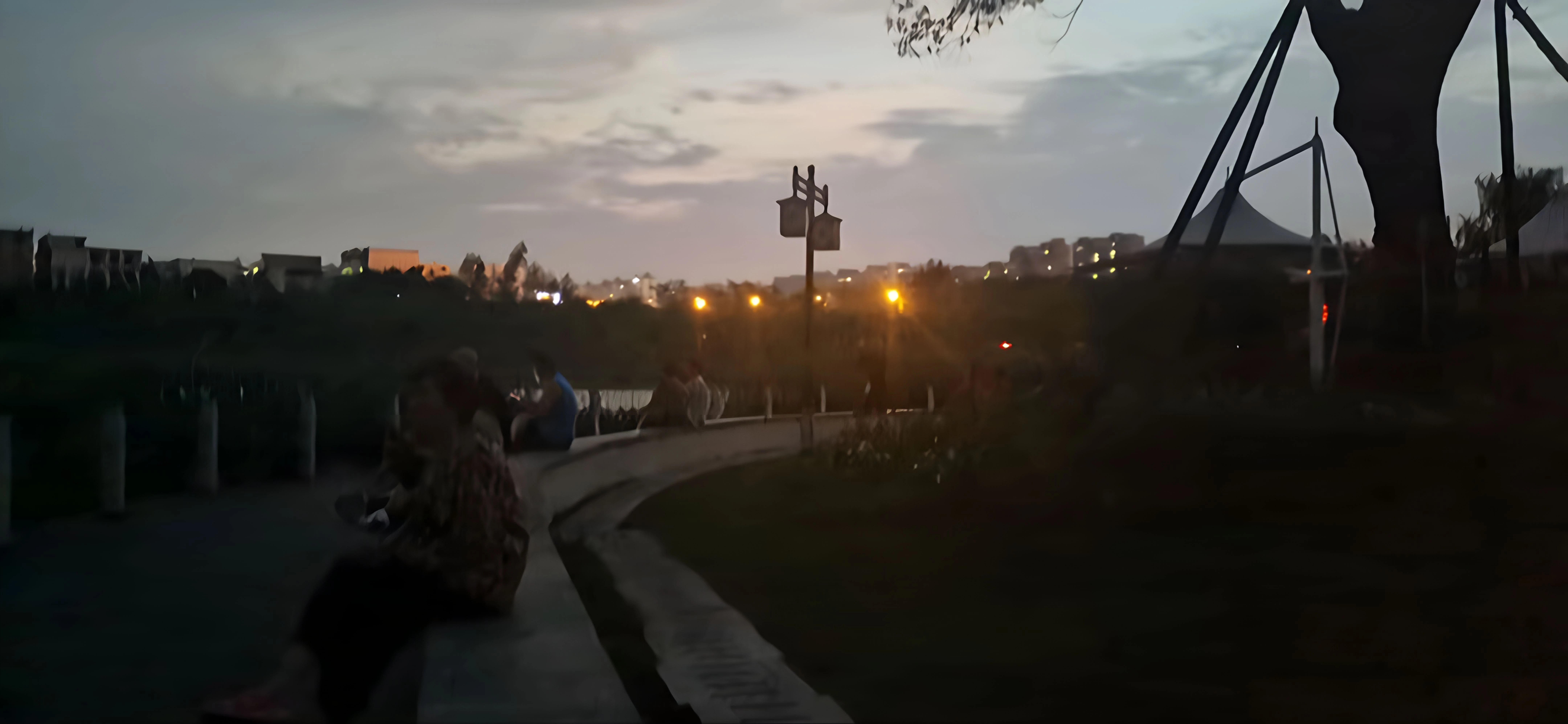 梦2016-05-20 月光皎洁普照山河大地，寂寥苍穹悠远深沉，虚空中明澈清晰的声音，犹如深谷钟声，于心底荡漾升起：  放弃繁杂的概念，柔软心灵觉知，你要知道观念与思维，是觉知分别所现意识，阻碍了心性的真实，你所见的一切，是心见到了心灵记忆，过去未来当下，是能见攀缘  ..., image size:8640x3991