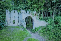This photo taken by anonymous wanderer, H.G., shows the stone ruins of "Sommeil éternel".