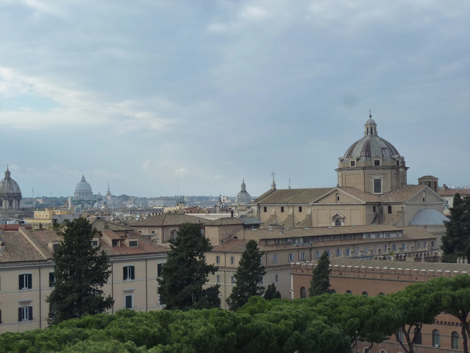 Old-City-under-cloudy-sky-Italy-Rome