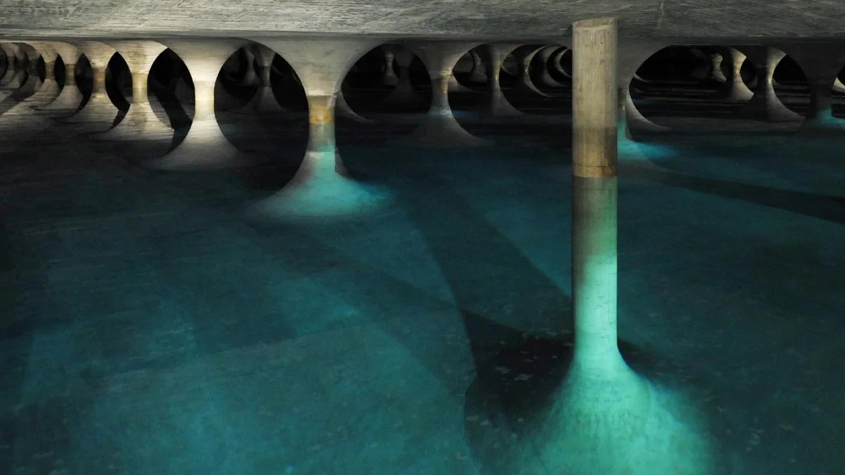 Сталь для питьевой воды. Подземные резервуары для хранения питьевой воды, Мюнхен. Подземный резервуар ливнестоков. Подземные резервуары для воды в Мюнхене. Подземное водохранилище.