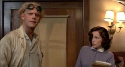 Док выдает себя за дядю Марти.