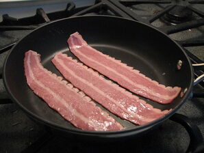 800px-Turkey bacon cooking in skillet