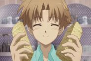 Akihisa breaking his instant noodle into two