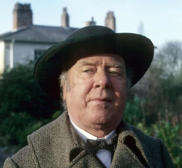 Freddie Jones as Baynes
