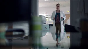Molly Hooper discovers Moriarty is alive.
