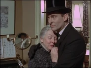 Powitanie Sherlocka przez panią Hudson