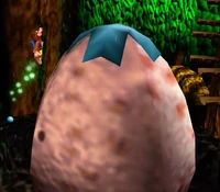 Banjo about to jump onto Eyrie's giant egg.