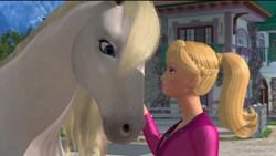 Photo-Barbie-et-ses-soeurs-au-club-hippique-Barbie-Her-Sisters-In-A-Pony-Tale-2013-3.jpg (107 kio)