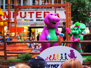 Barney and Baby Bop in the 2004 parade.