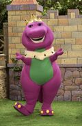 Barney posing as a king on the set of the episode "Singing".