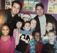 Dean Wendt and Carey Stinson with the children's cast of season eight of Barney & Friends.