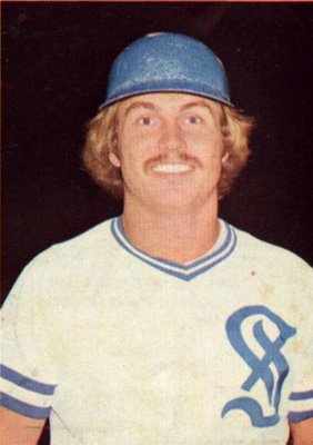 Prepare your ears for Ron Cey's 1976 hit country single, 'Third Base Bag