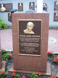 Huggins's monument at 