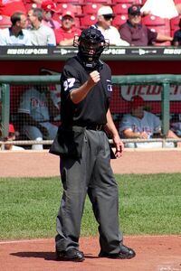 Umpire (baseball) - Wikipedia