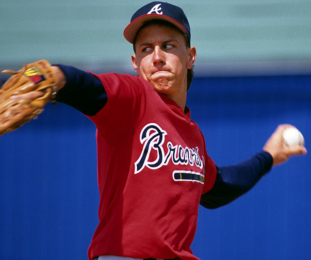 Atlanta Braves starting pitcher Steve Avery walks off the field