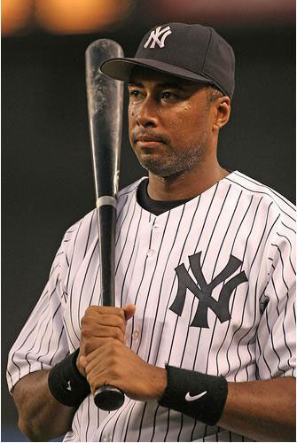 Yankees legend Bernie Williams joins Far Rockaway residents in