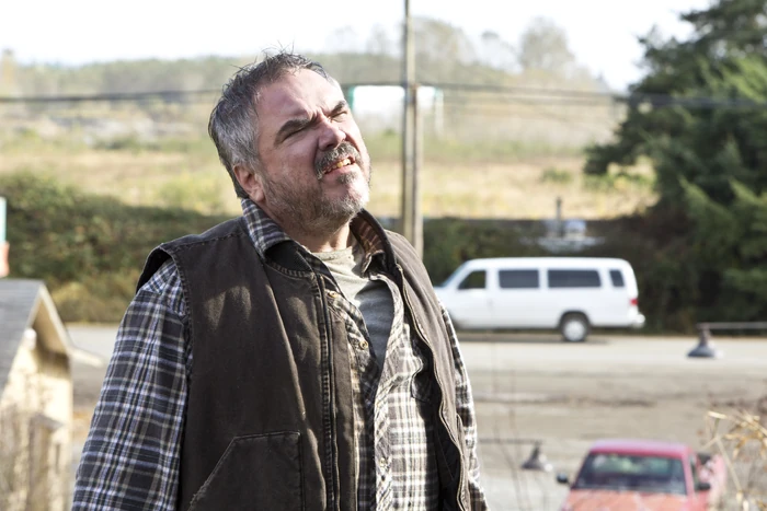 The former owner of the motel, Keith Summers (Earl Brown), isn't happy to see the new occupants. He stops by to give them a piece of his mind.