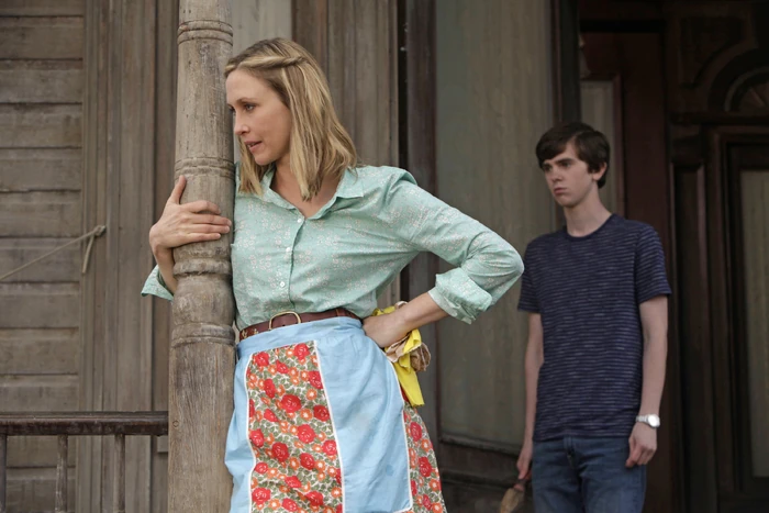 Norma doesn't want this belligerent drunk hanging around. She makes things clear for Keith: "If I ever see you here again I will call the police, or I will shoot you myself." Summers isn't impressed.