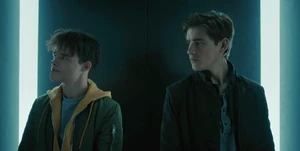 Titans - Dick descubre que Jason tiene más beneficios que él