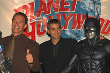 Clooney Planet Hollywood3