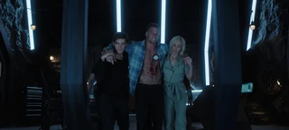 Titans - Hank regresa con un explosivo en el pecho