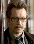 Gary Oldman als Gordon