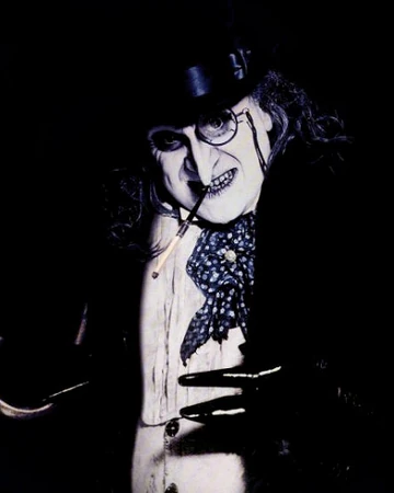 Oswald Cobblepot Danny Devito Batpedia Fandom Traje, máscara y capa del hombre murciélago. oswald cobblepot danny devito