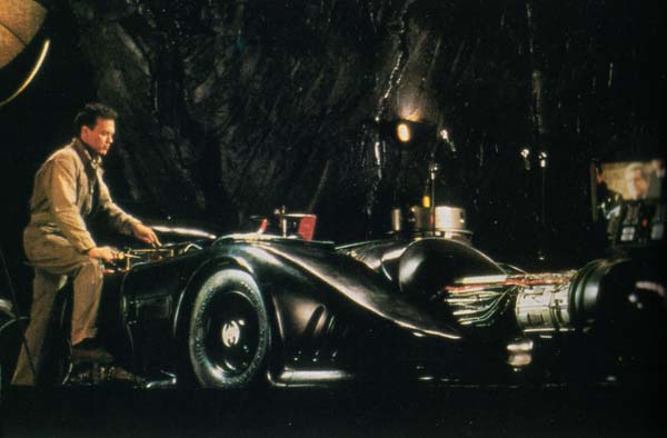 Un sosie de Batman tué… en voulant réparer sa Batmobile sur le bord d'une  route