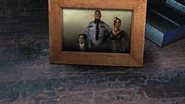 Photographie de Cash et de sa famille dans l'asile d'Arkham