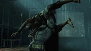 Batman Arkham Asylum07.jpg (505 kio) Batman soulevant un fou