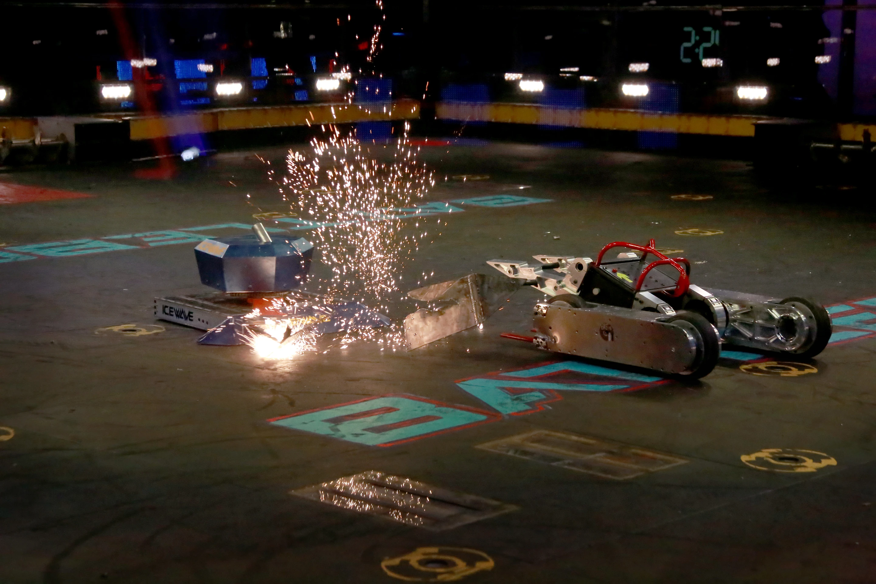 Битва роботов 4. Битва роботов 4. Битва роботов 4. Битвы роботов дискавери. Бои роботов battlebots.