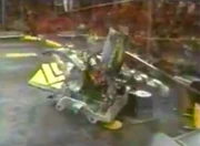 KillerB pushes Tripulta Raptor toward the pulverizer.