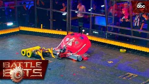 Mega Tento vs. Stinger - BattleBots