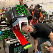 Chriskraken.jpg (174 KB) Chris Rose posing with Kraken during the 2018 BattleBots season.