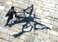Madama Butterfly's silhouette in Bayonetta's shadow