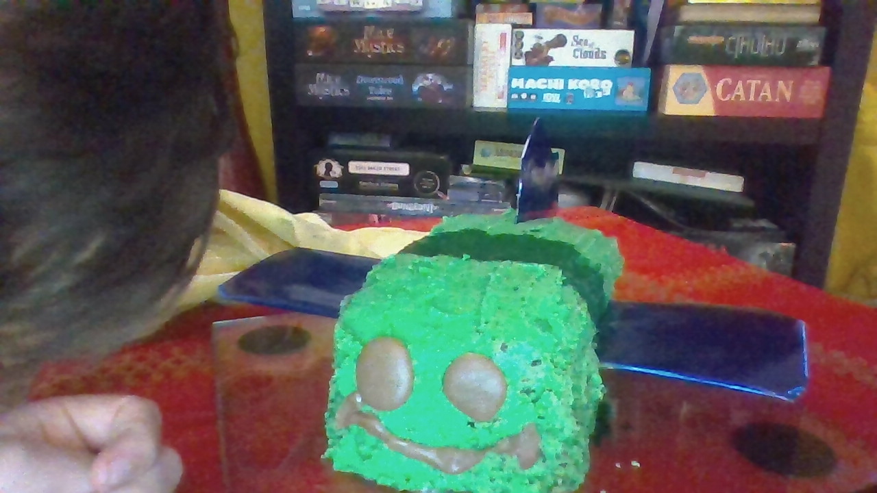 My B Day Today And My Mom Made A Tadpole Bee Cake Fandom - cake simulator roblox