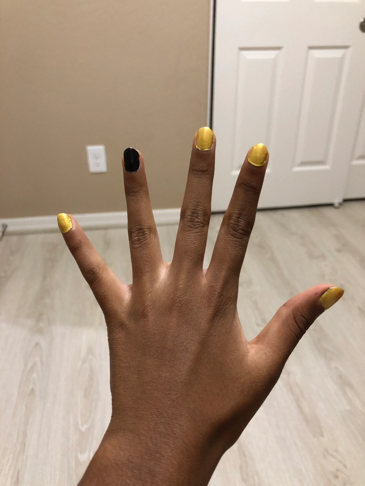 Queen Bee nails | Fandom