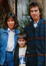 Оливия, Дхани и Джордж