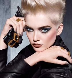 Dior store blush 823