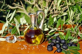 Black-olives-blur-bottle-162667